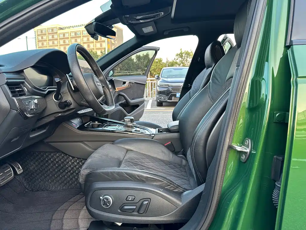 Audi RS 4 — миниатюра 13