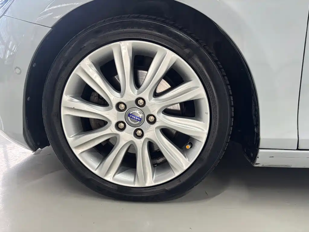 Volvo V40 — миниатюра 12