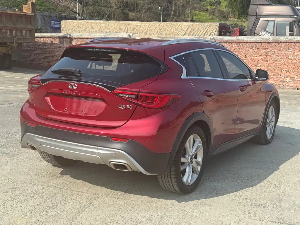 INFINITI QX30