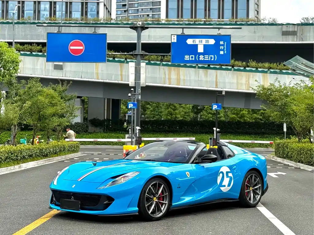 Ferrari 812 — миниатюра 3