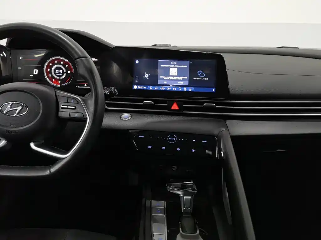 Hyundai Elantra — миниатюра 12