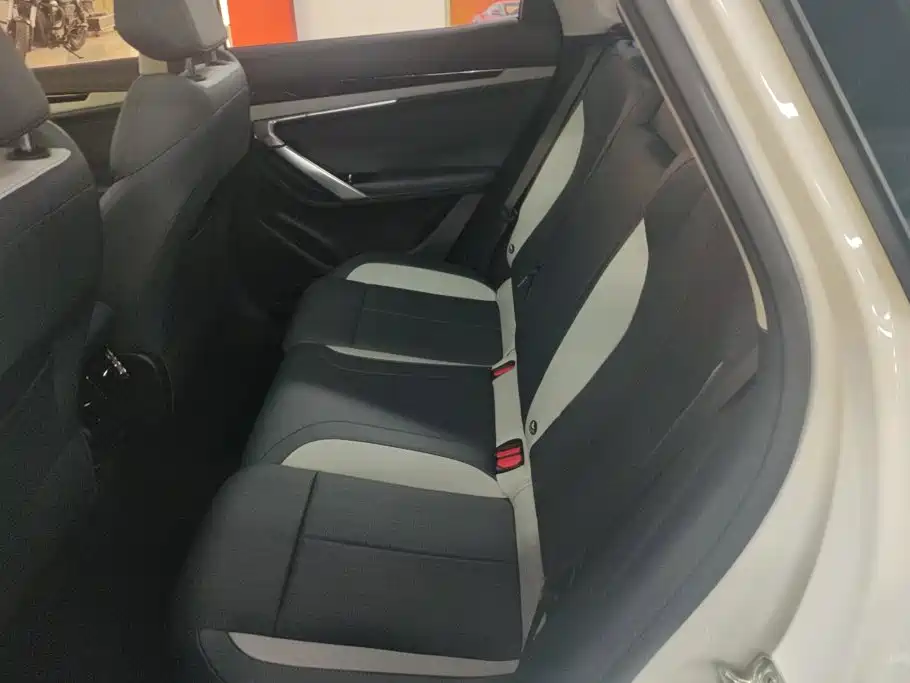 Geely Boyue L — миниатюра 11