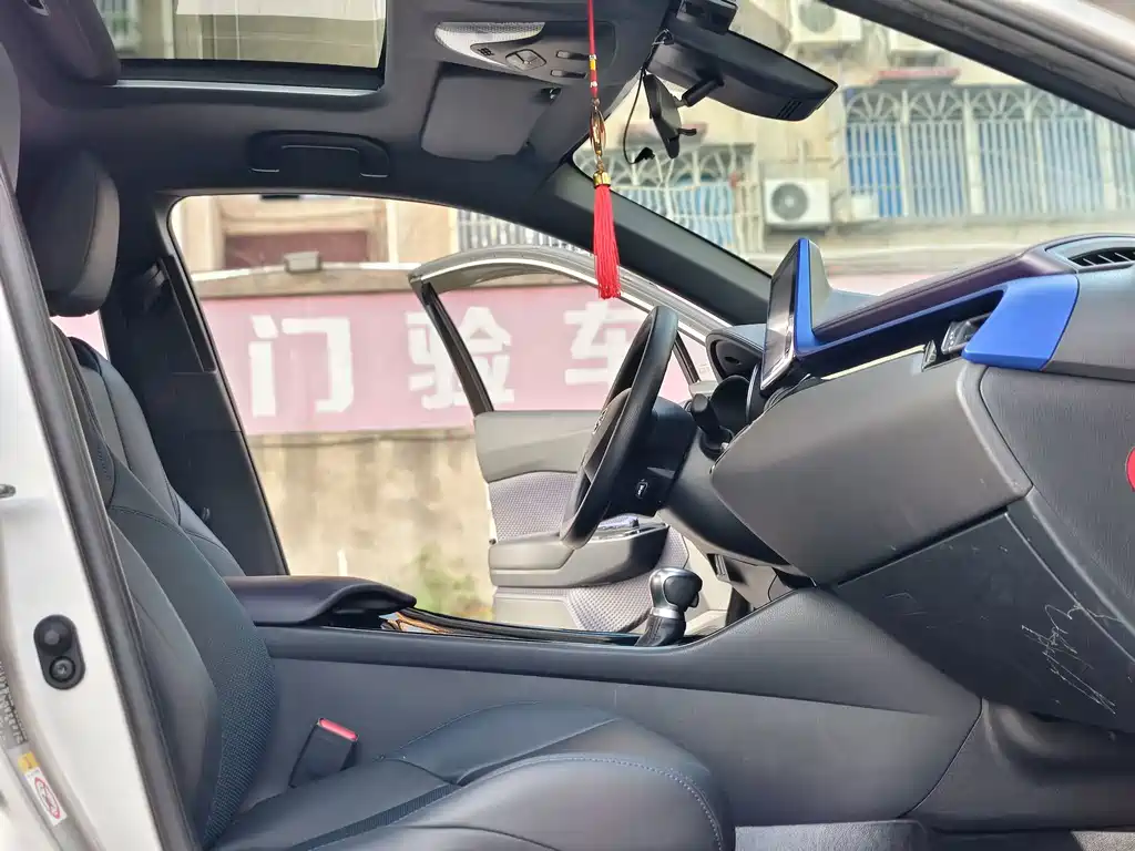 Toyota C-HR — миниатюра 12
