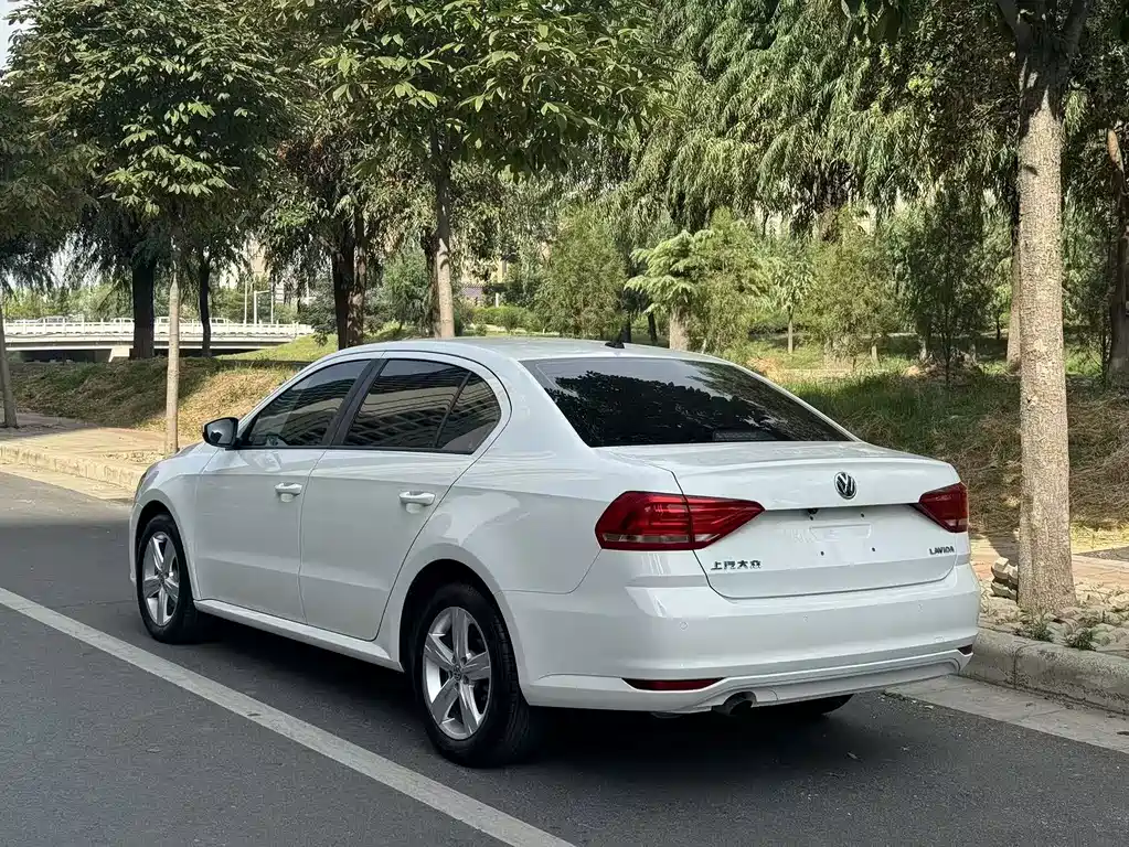 Volkswagen Lavida — миниатюра 6