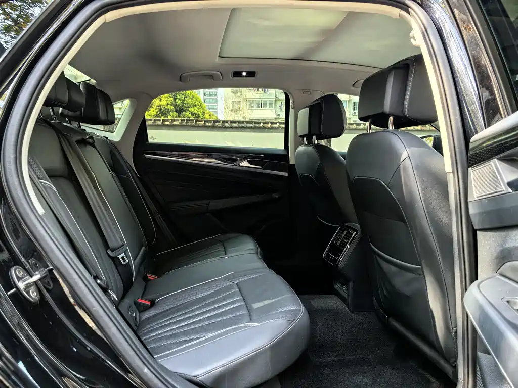 Volkswagen Passat 2024 380TSI Elite