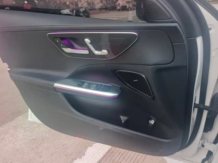 Mercedes-Benz C-Class — миниатюра 7