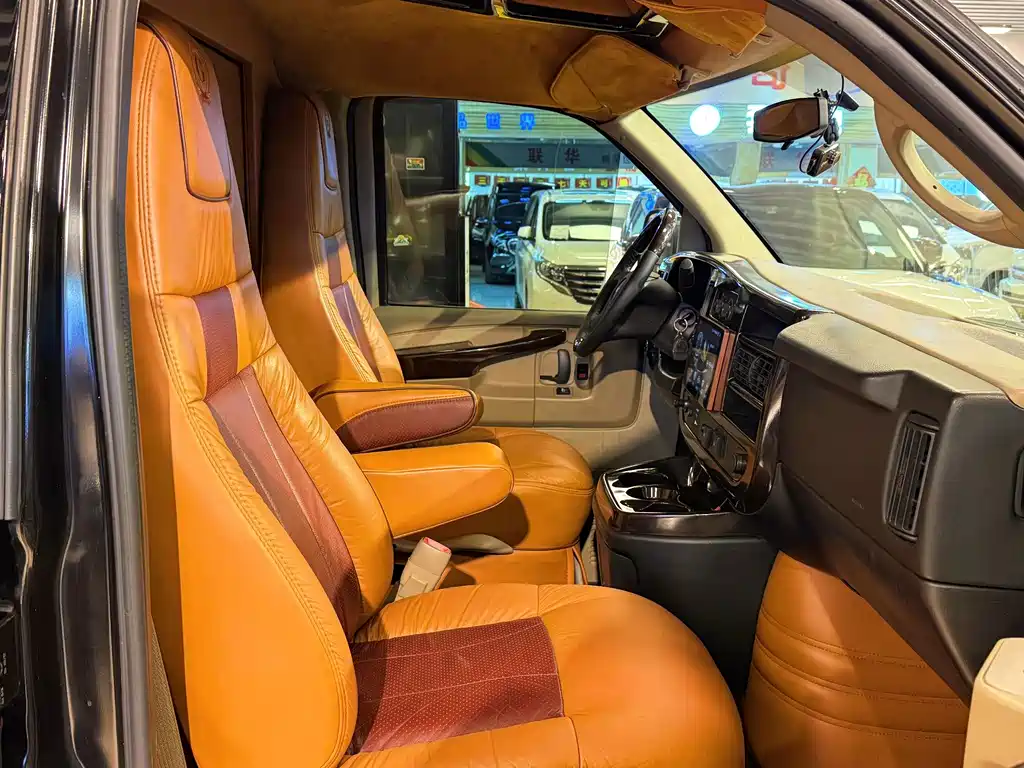GMC Savana — миниатюра 17