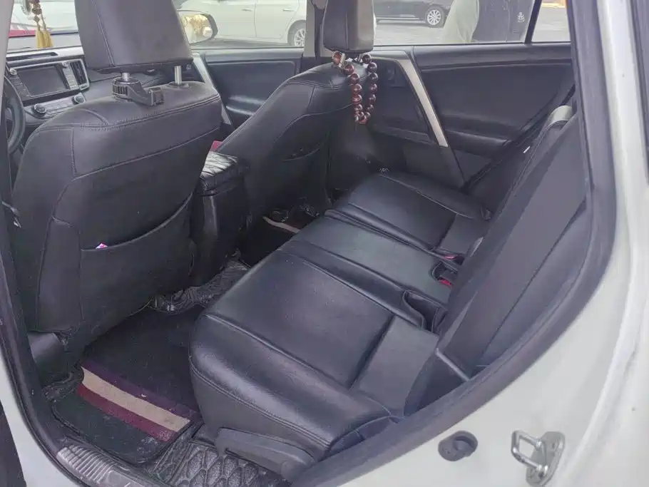 Toyota RAV4 — миниатюра 11