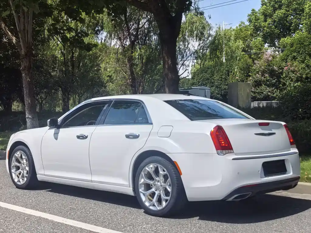 Chrysler 300C — миниатюра 6