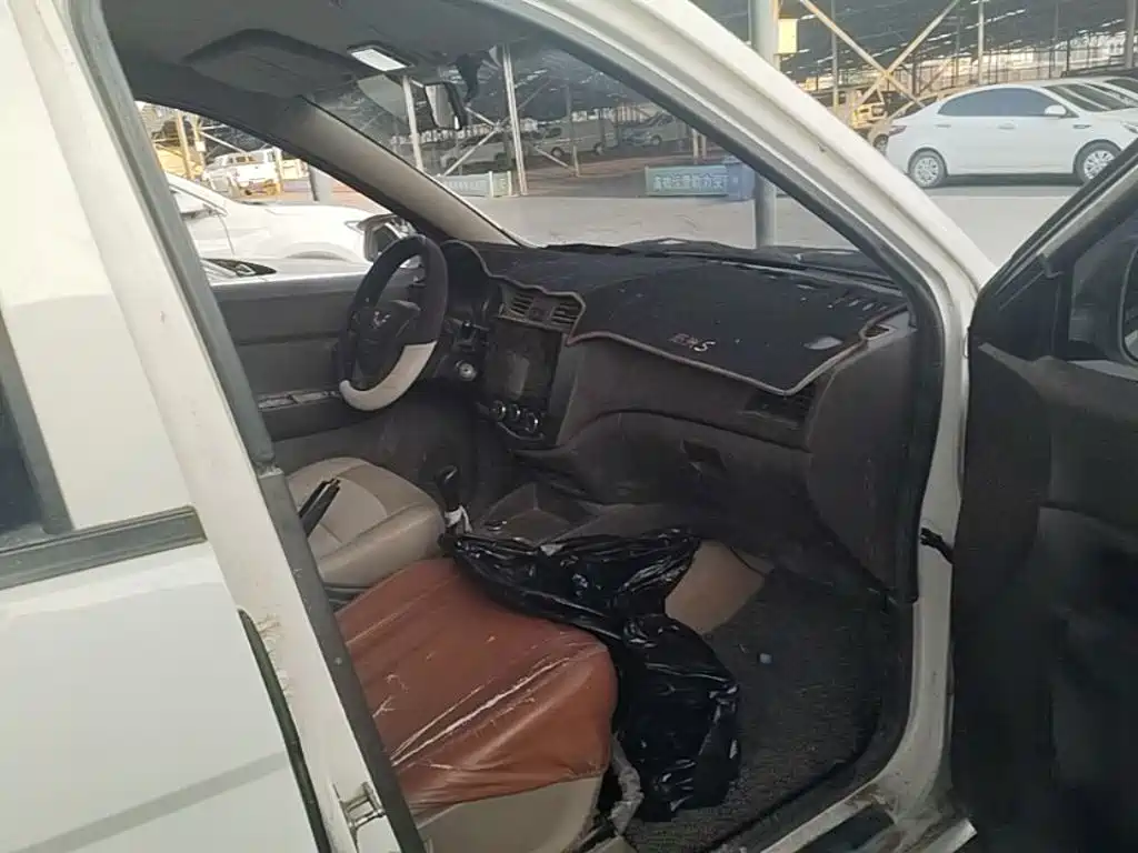 Wuling Hongguang — миниатюра 9