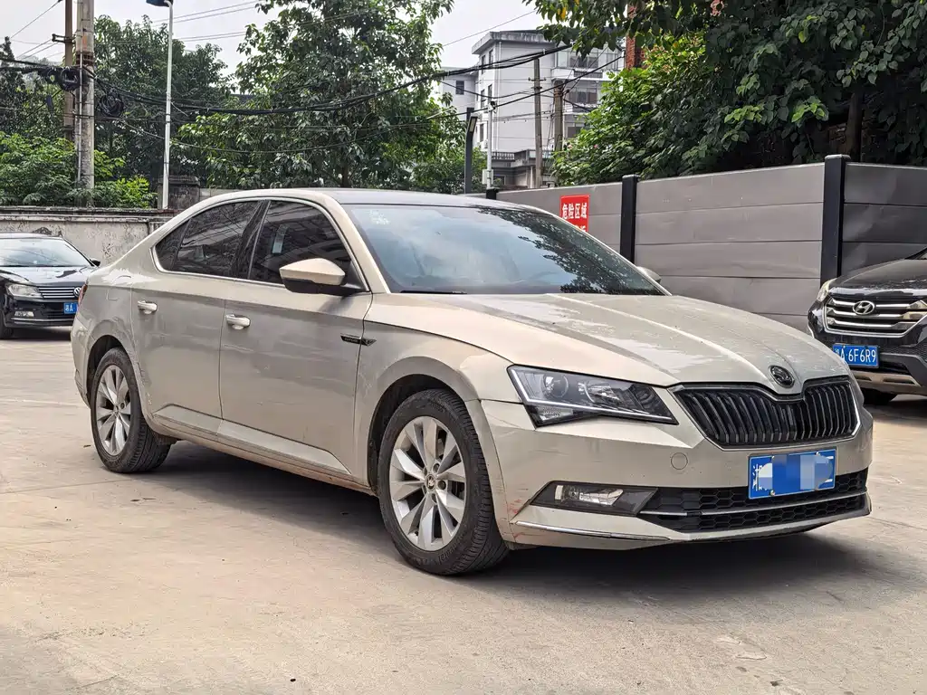 Skoda Superb — миниатюра 3