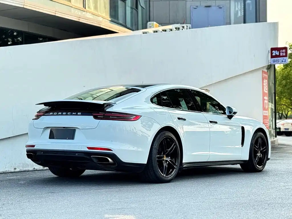 PORSCHE PANAMERA
