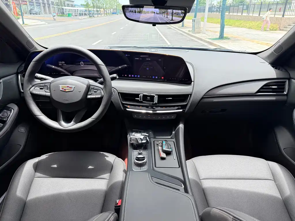 Cadillac CT5 2025 28T