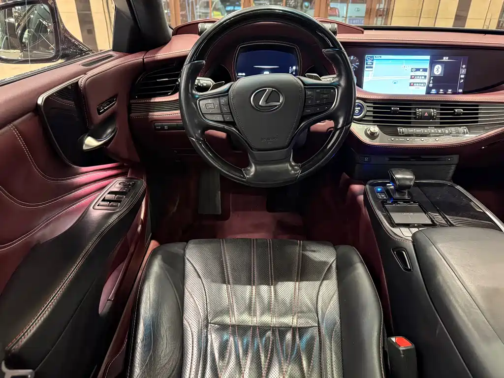 Lexus LS — миниатюра 12