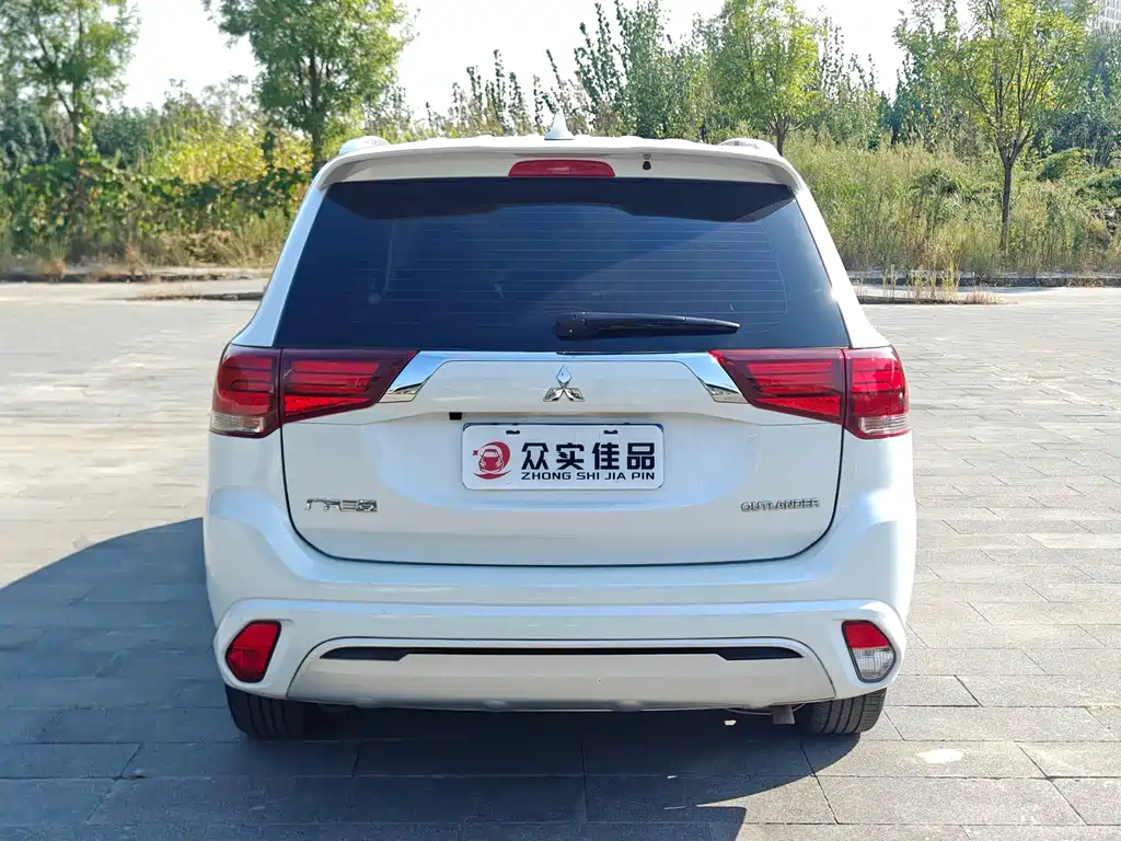 Mitsubishi Outlander — миниатюра 8