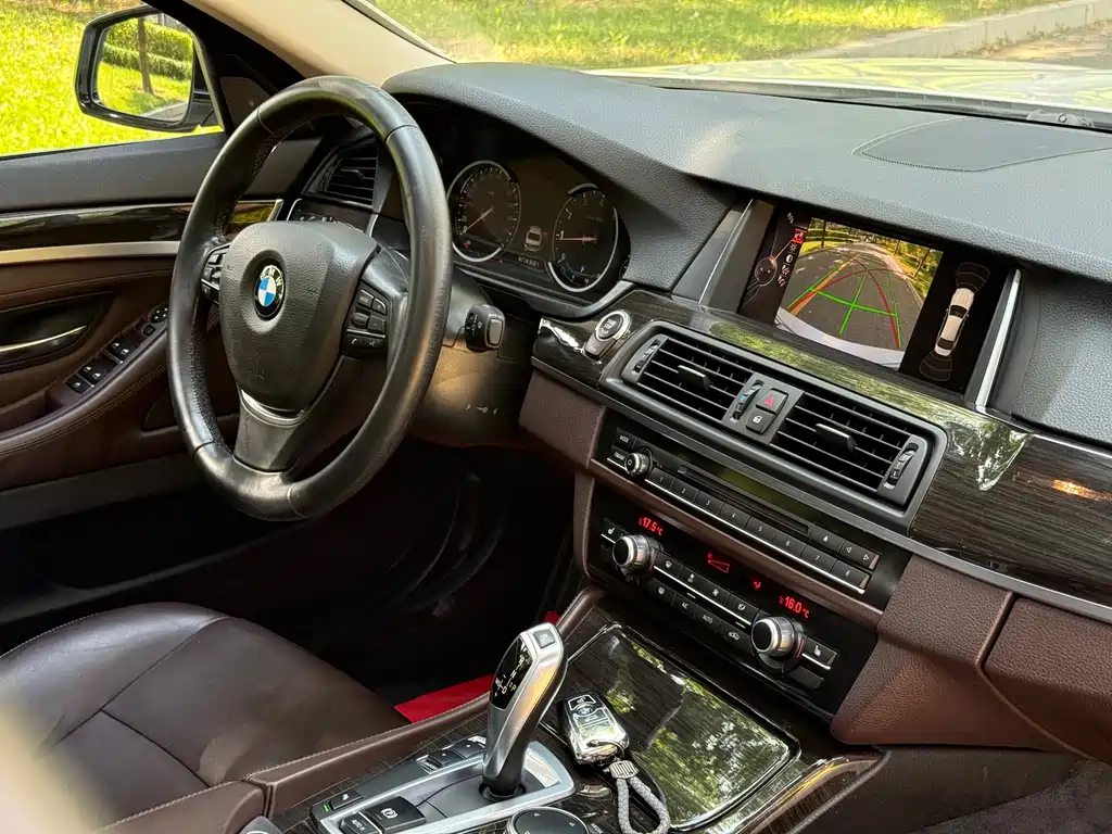 BMW 5 Series — миниатюра 34