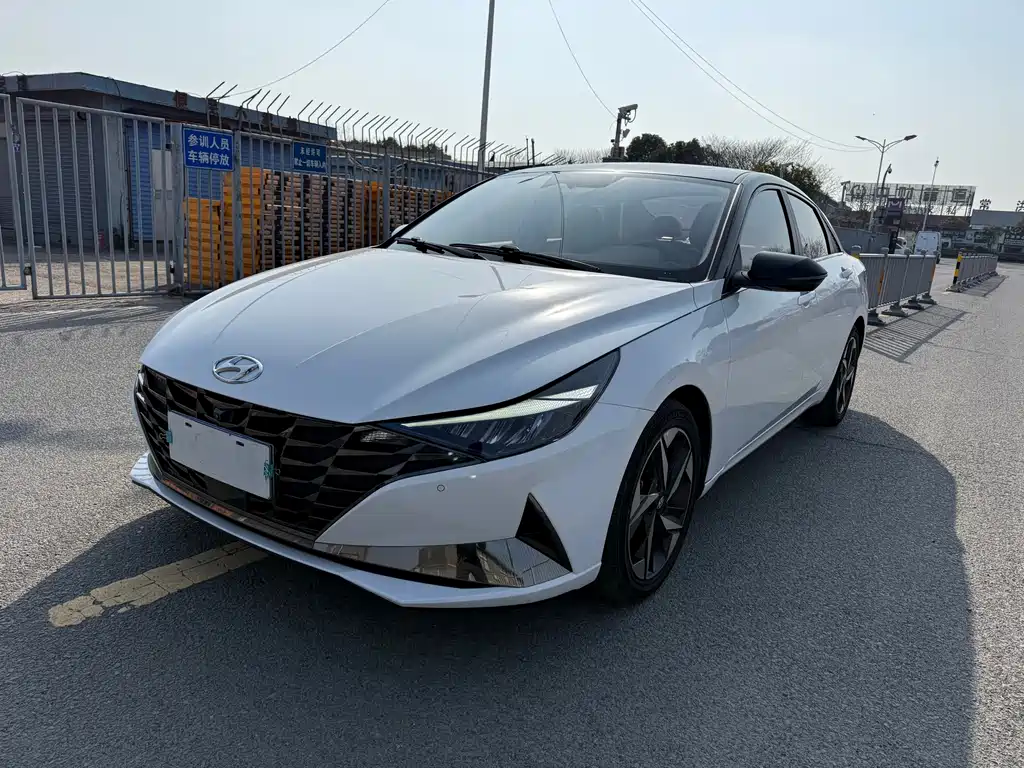 Купить Hyundai Elantra