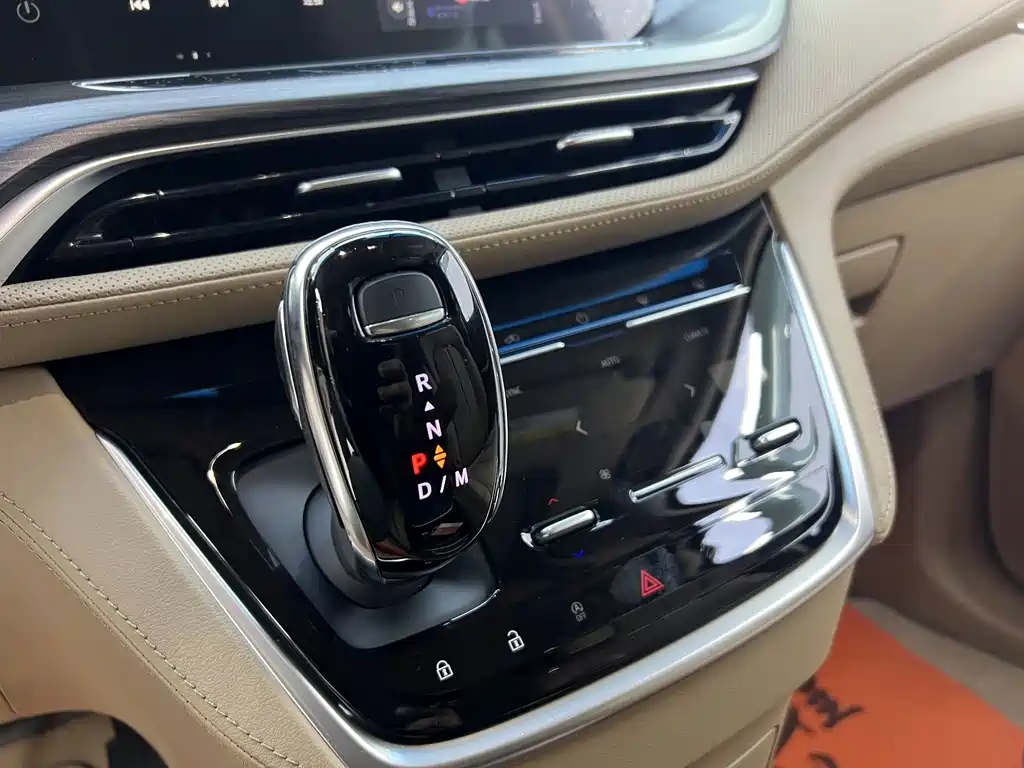 Buick GL8 — миниатюра 12