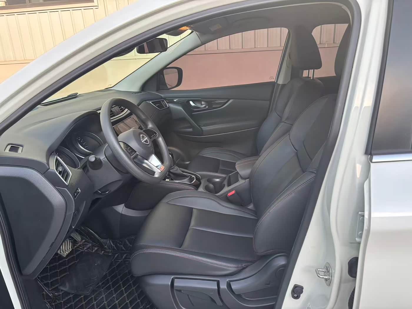 Nissan Qashqai 2.0 л 2024 г. Белый, пробег 10000 км