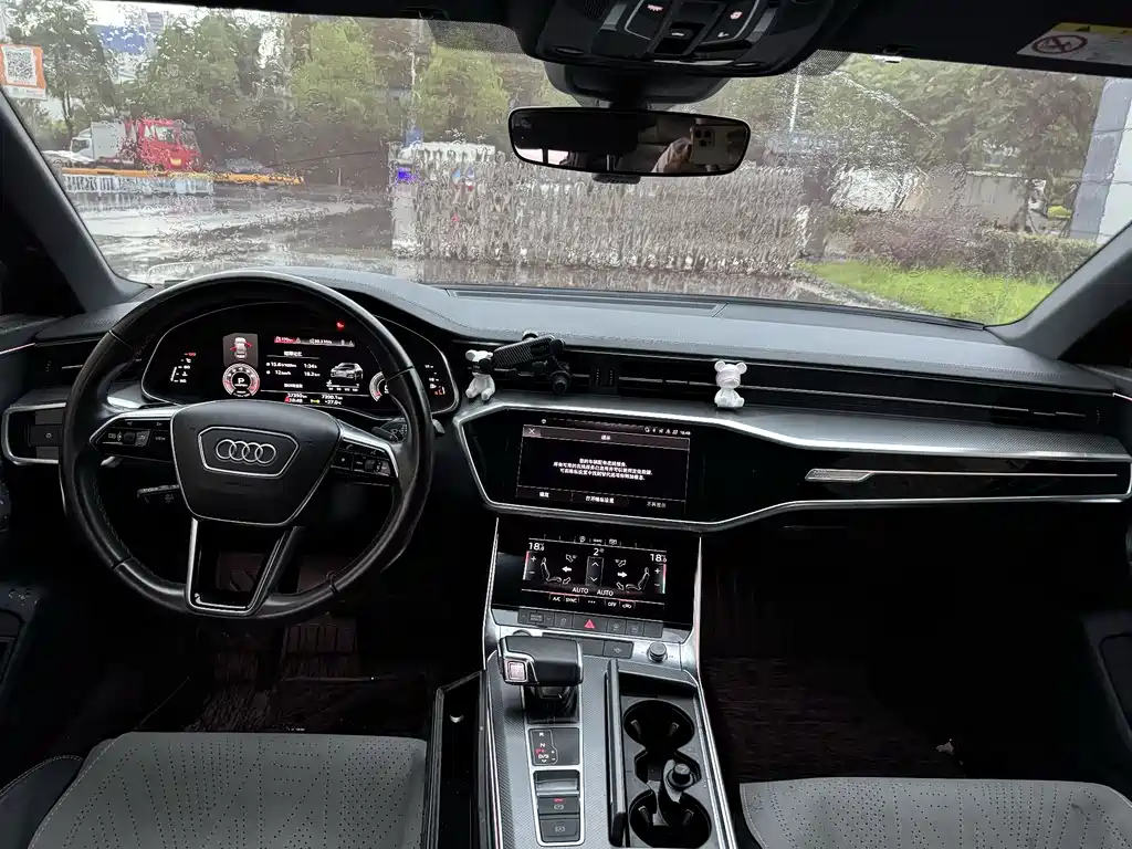 Audi A6L 2022 40 TFSI Luxury