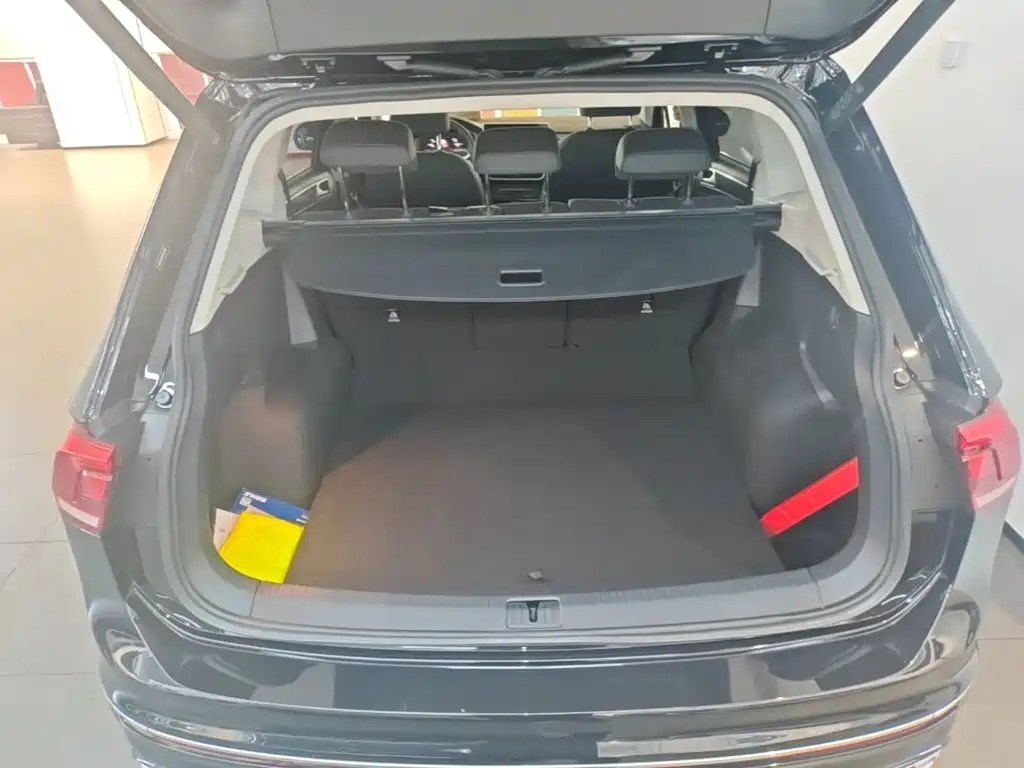 Volkswagen Tiguan L — миниатюра 19