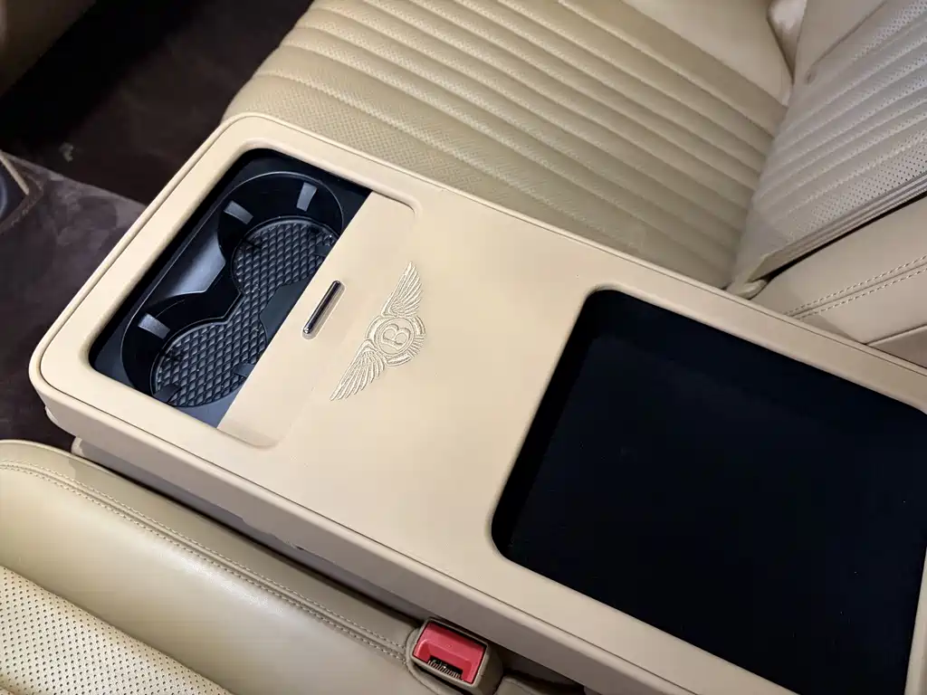 Bentley Flying Spur — миниатюра 20