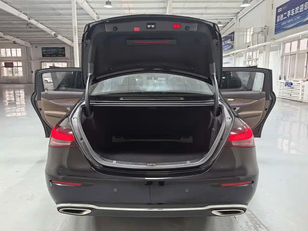 Mercedes-Benz E-Class — миниатюра 16