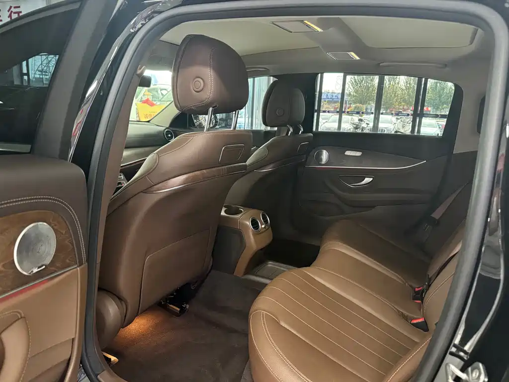 Mercedes-Benz E-Class — миниатюра 9