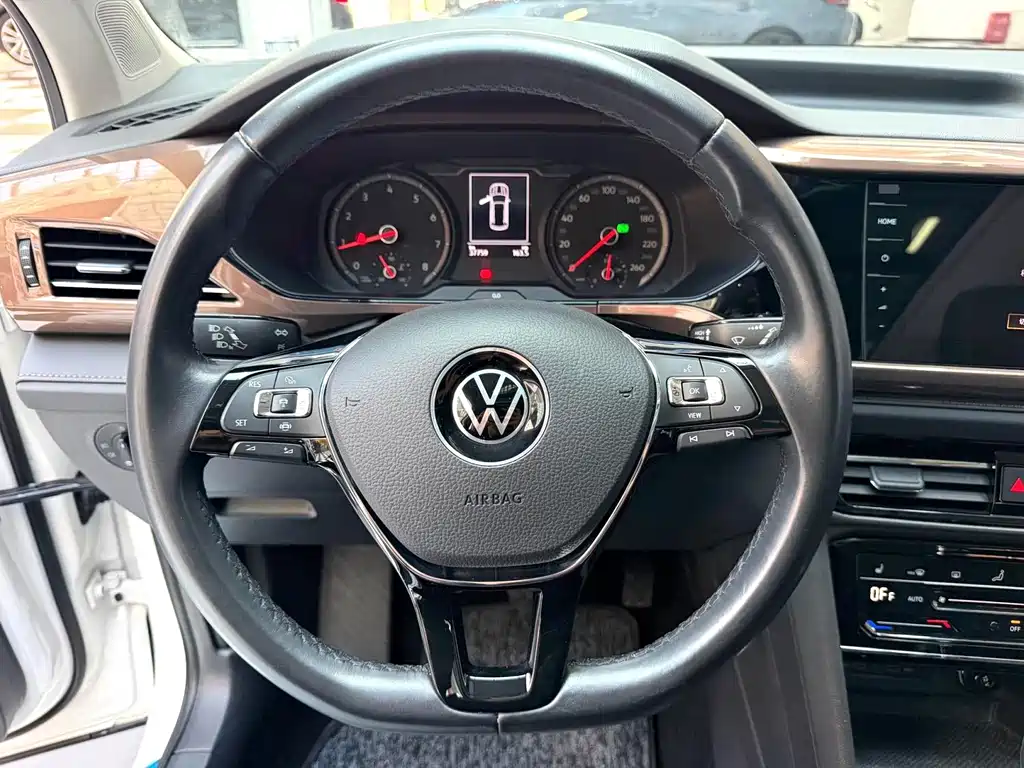 Volkswagen Tharu — миниатюра 10