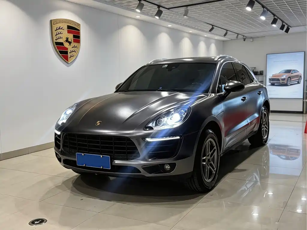 PORSCHE MACAN
