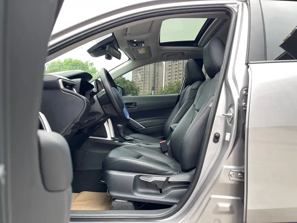 Toyota Corolla Cross — миниатюра 9