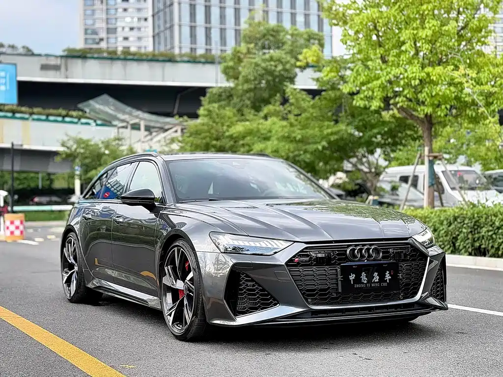 AUDI RS 6