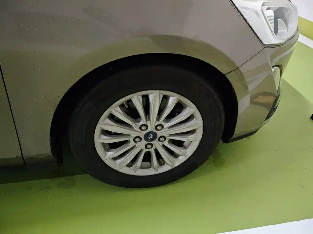 Ford Focus — миниатюра 8
