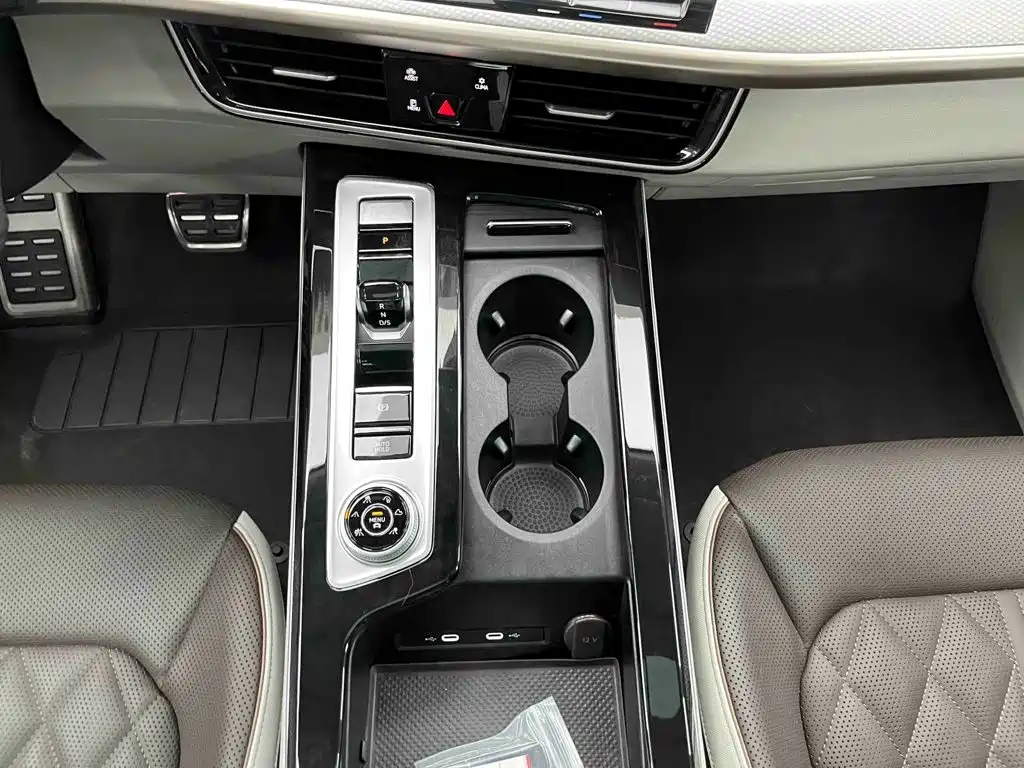 Volkswagen Tavendor 2023 380TSI R-Line