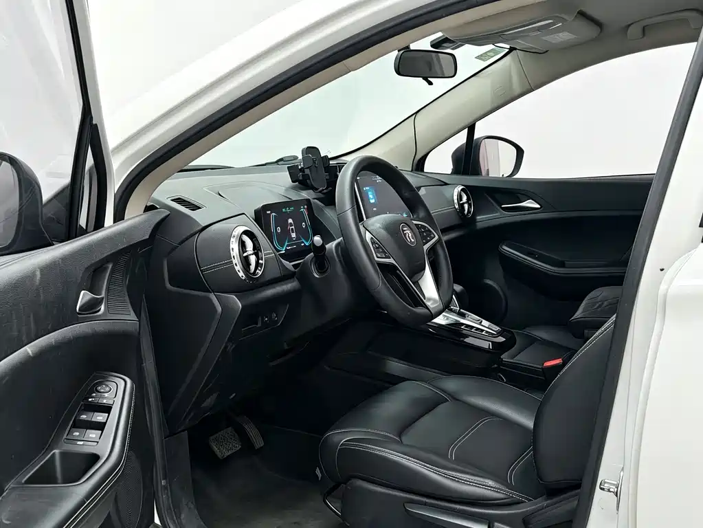 BYD Yuan EV — миниатюра 7