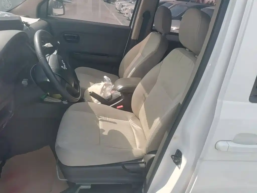 Wuling Rongguang V — миниатюра 15
