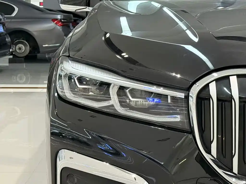 BMW 7 Series — миниатюра 4