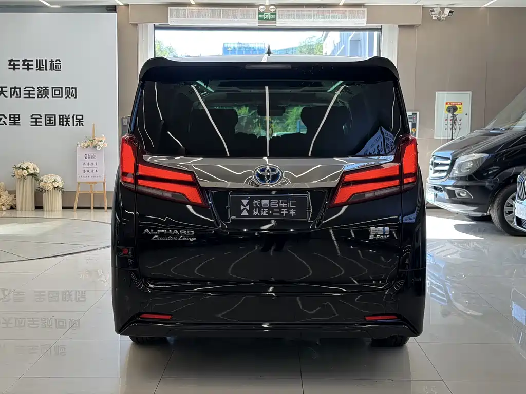 Toyota Alphard — миниатюра 21