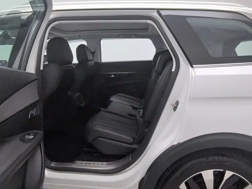 Peugeot 5008 — миниатюра 15