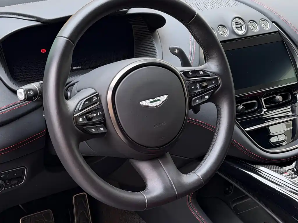 Aston Martin DBX 2023 4.0T V8 707