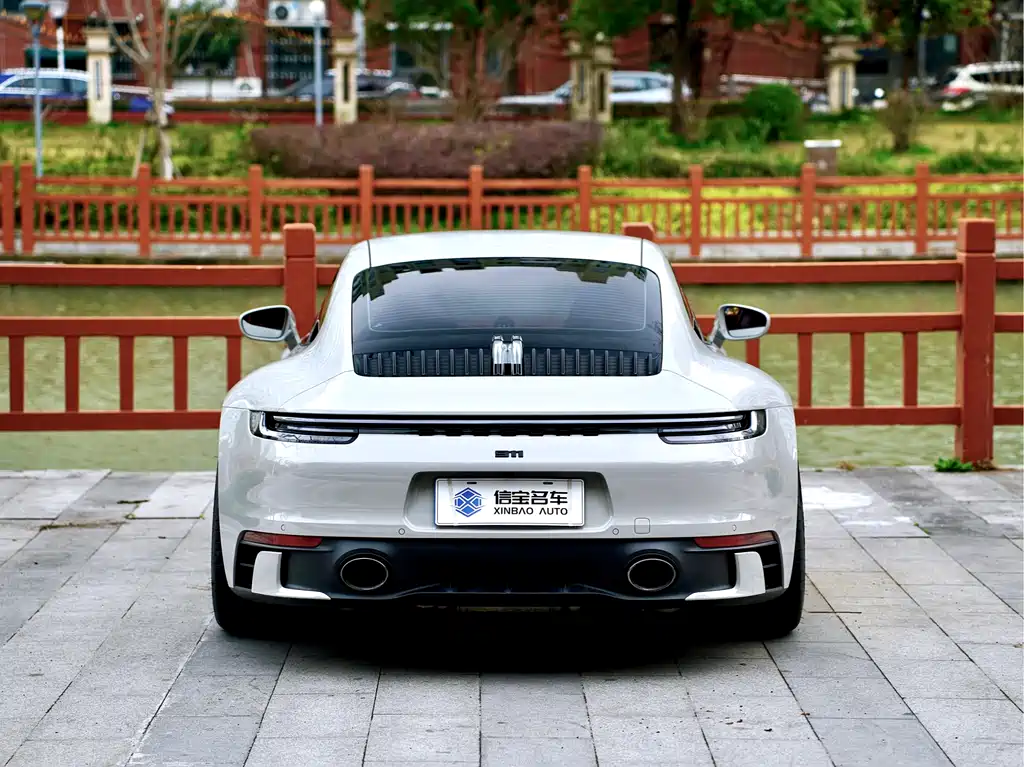 PORSCHE 911