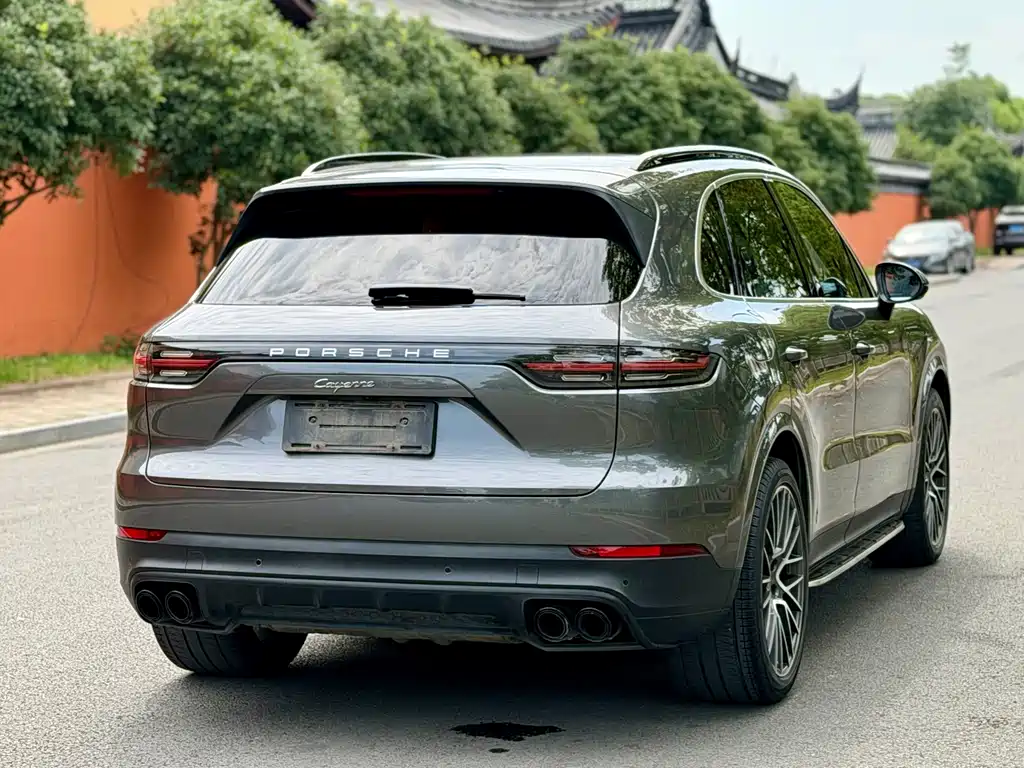 Porsche Cayenne — миниатюра 6