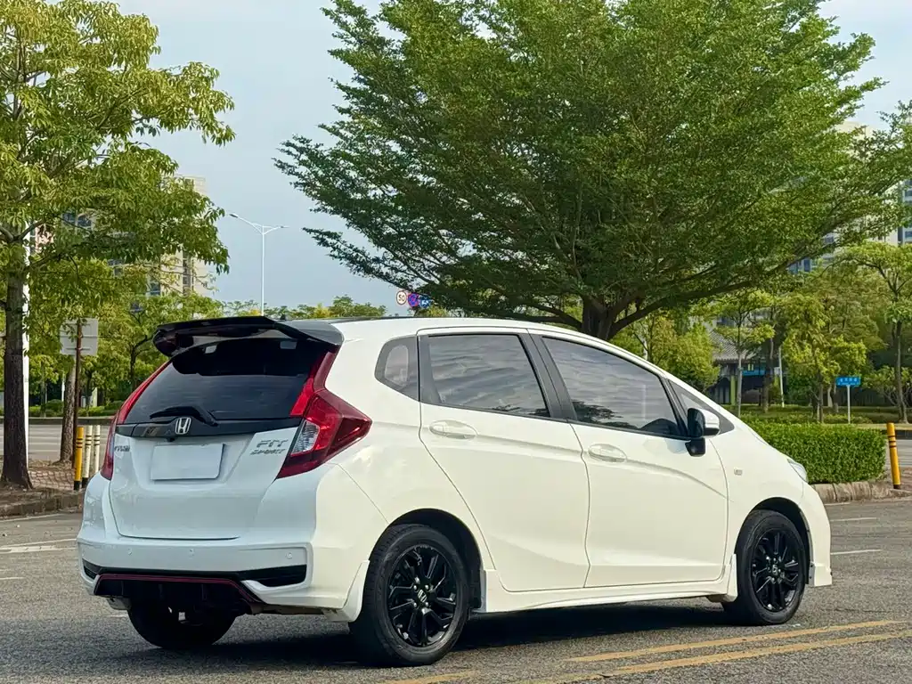 Honda Fit — миниатюра 9