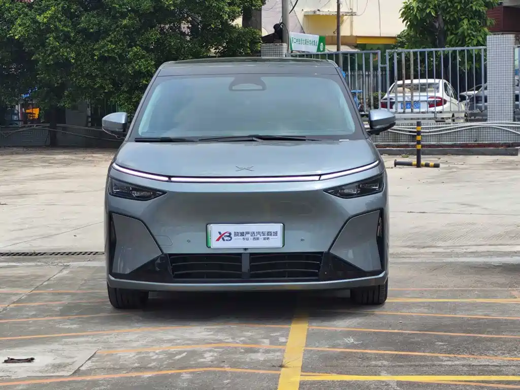 XPeng X9 — миниатюра 2