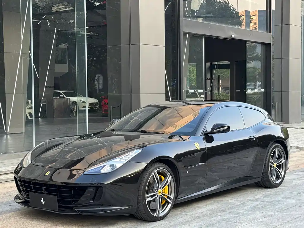 FERRARI GTC4LUSSO