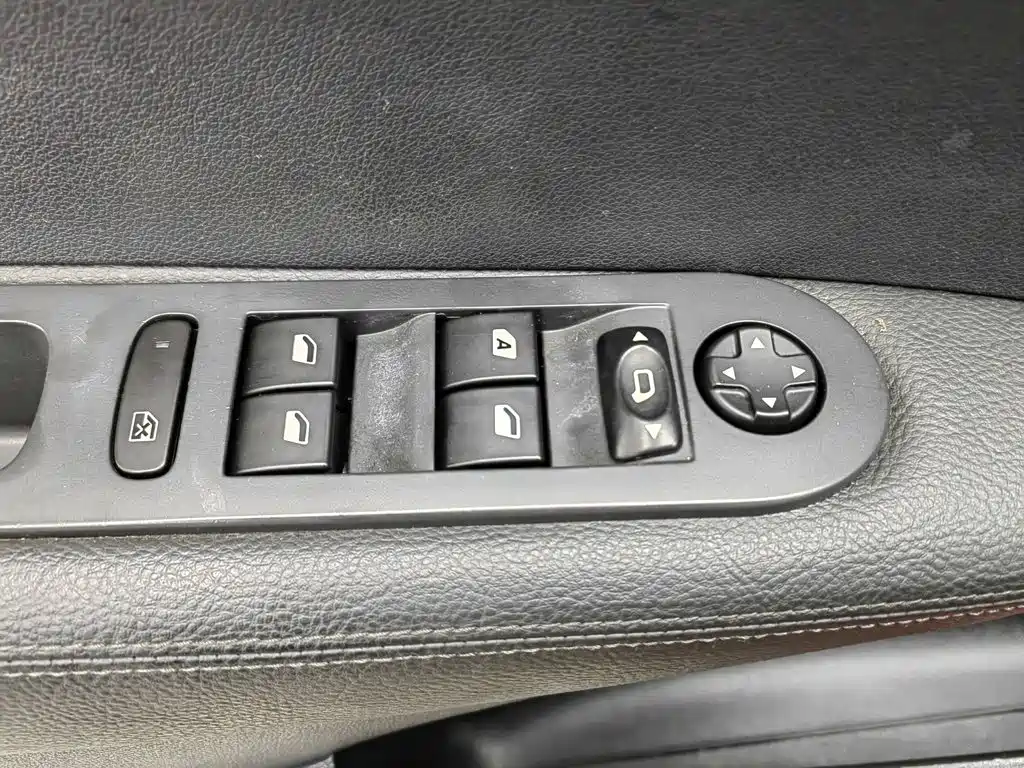 Peugeot 308 — миниатюра 9