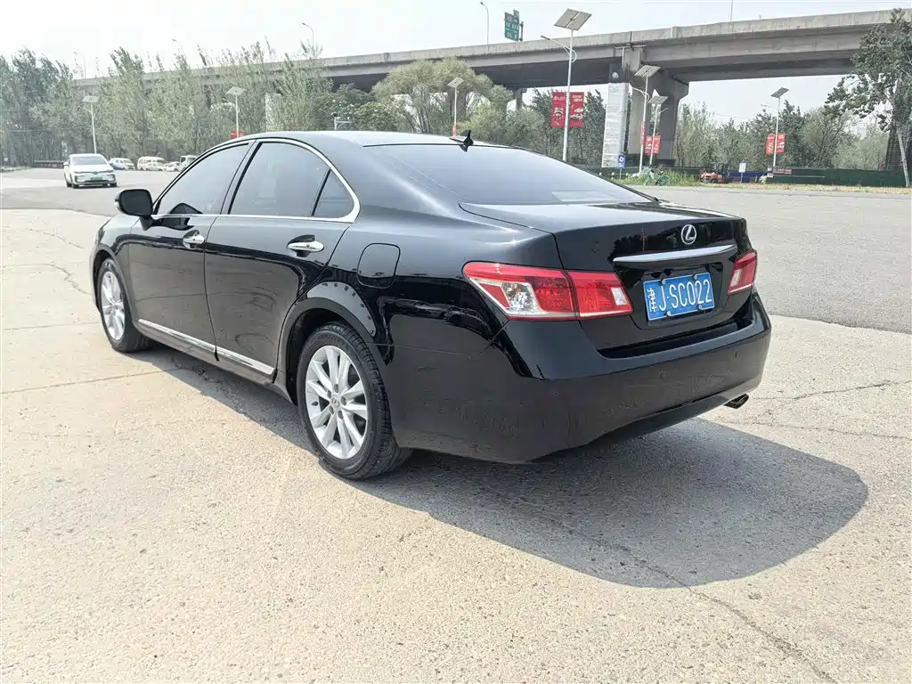 Lexus ES 2012 240