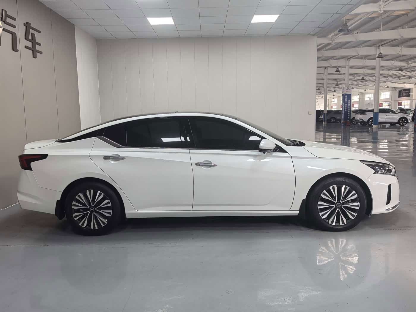 Nissan Teana 2.0 л 2023 г. Белый, пробег 22000 км