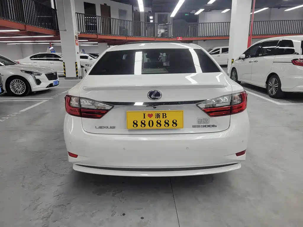 Lexus ES 2015 300h Comfort