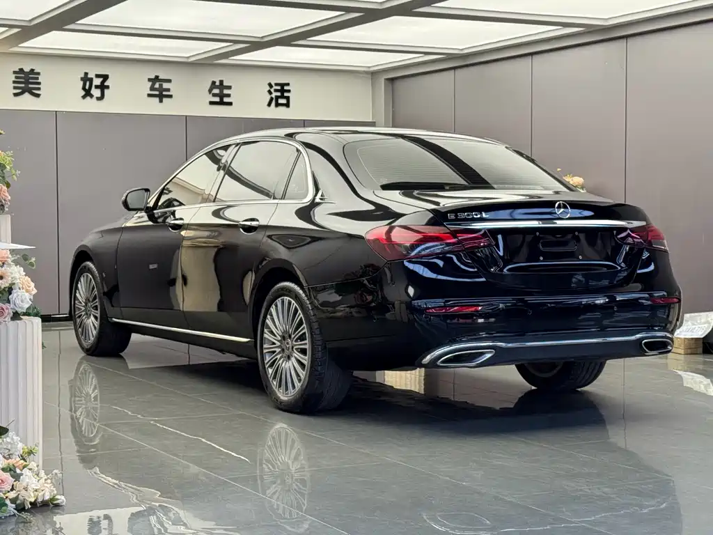 Mercedes-Benz E-Class — миниатюра 9